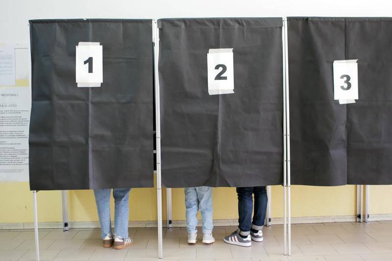 Regionali in Toscana, affluenza in calo alle 12: sotto il 10%. Le notizie in diretta
