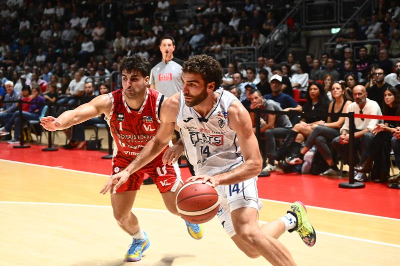 La Fortitudo sprofonda, poi riapre il match ma alla fine alza bandiera bianca contro Pesaro