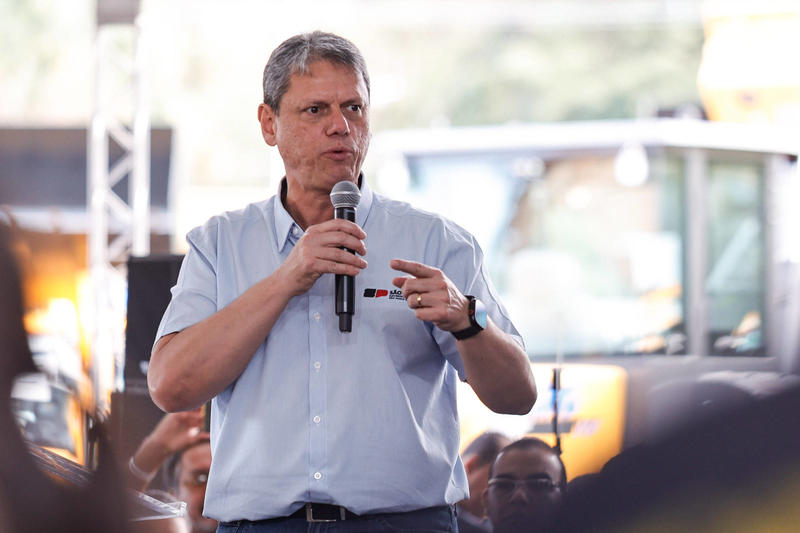 Tarcísio defende privatizar, vigiar e punir escolas