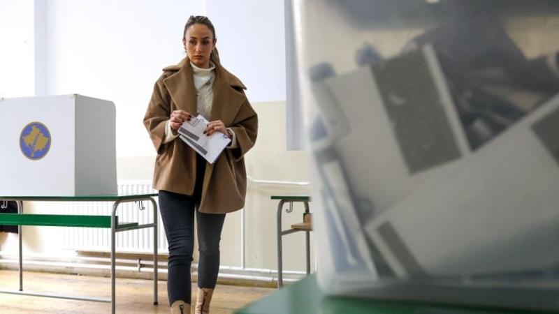 Trećina kosovskih birača glasala na lokalnim izborima, gužve na severu