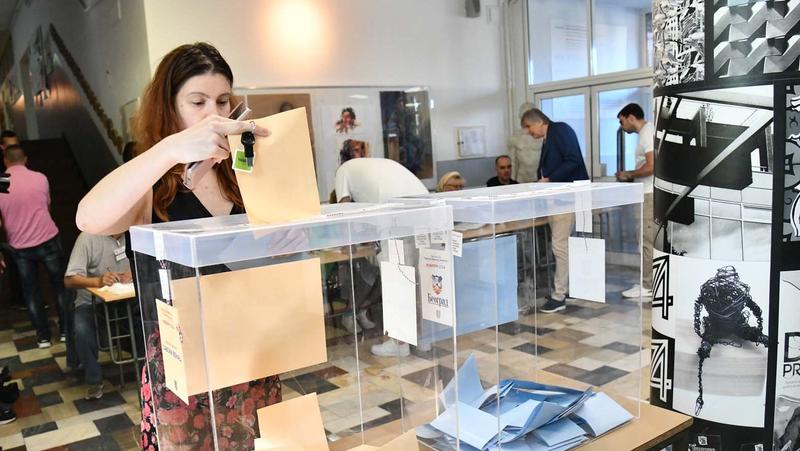 Da li su navodi o sastancima vlasti sa Kvintom i OEBS-om znak da će izbori biti održani uskoro?