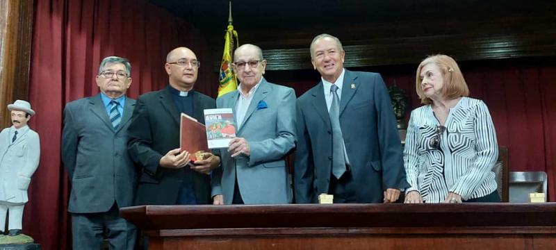 ACITRUJILLO otorga Botón al Mérito «Orgullo Trujillano» al Cardenal Baltazar Porras ACITRUJILLO otorga Botón al Mérito «Orgullo Trujillano» al Cardenal Baltazar Porras