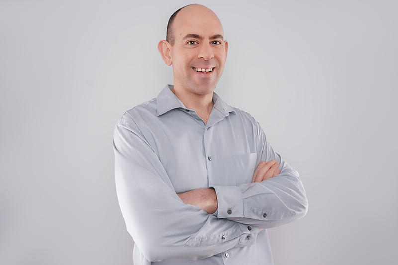 Soy alto, blanco y con genes motilones, por Reuben Morales