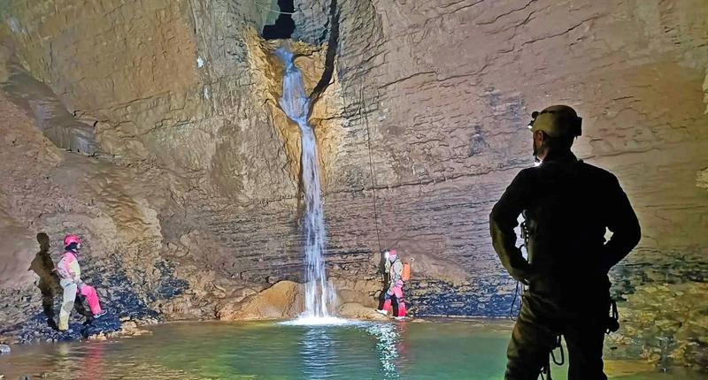 Viaggio negli abissi di Bueno Fonteno: speleologi “Pischelli” scoprono il terzo ingresso