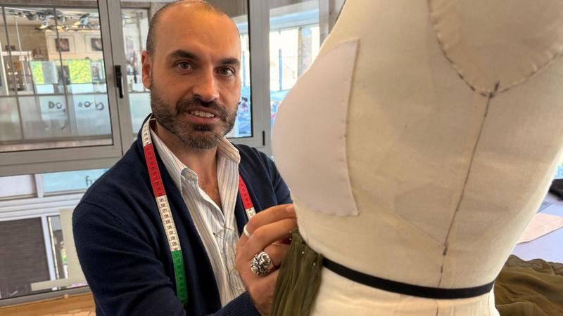 L’alta sartoria di ‘Mil ò’: “Cucire è ascoltare l’altro”