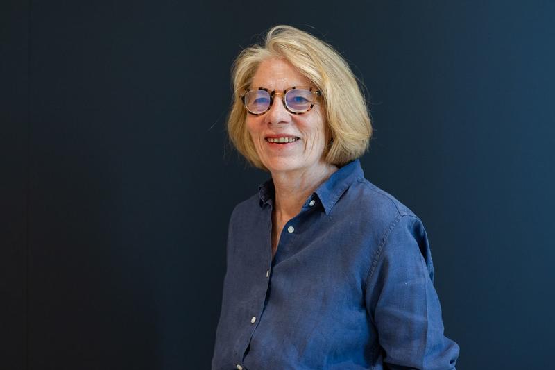 Lucile Schmid regrette que des sujets aussi essentiels que la question climatique et celle des jeunes ne figurent jamais à l’agenda politique. Se désolant d’une vision aujourd’hui réduite à la préparation de la guerre, elle appelle à l’émergence d’un « vrai projet » d’avenir. Lucile Schmid regrette que des sujets aussi essentiels que la question climatique et celle des jeunes ne figurent jamais à l’agenda politique. Se désolant d’une vision aujourd’hui réduite à la préparation de la guerre, elle appelle à l’émergence d’un « vrai projet » d’avenir.