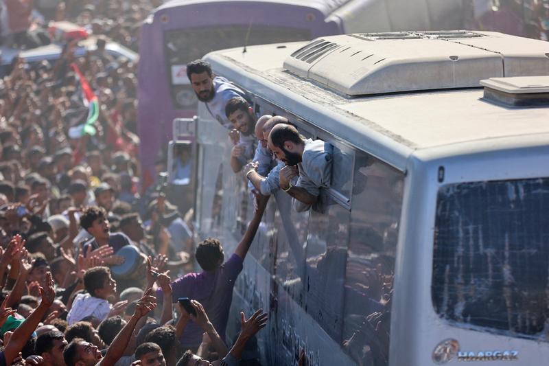Israel frees nearly 2,000 Palestinian prisoners, including hundreds of terror convicts