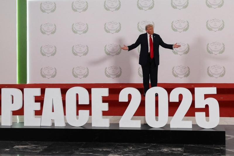 A Sharm il sì alla pace, Trump: «Un giorno incredibile»