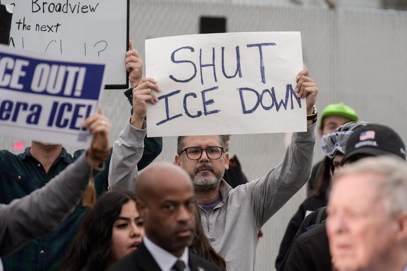 ICE Spends the Weekend Terrorizing Chicago