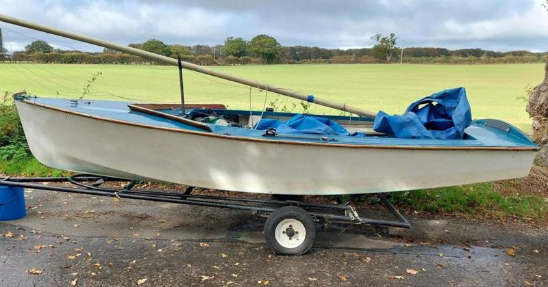 Boat left in layby on busy road