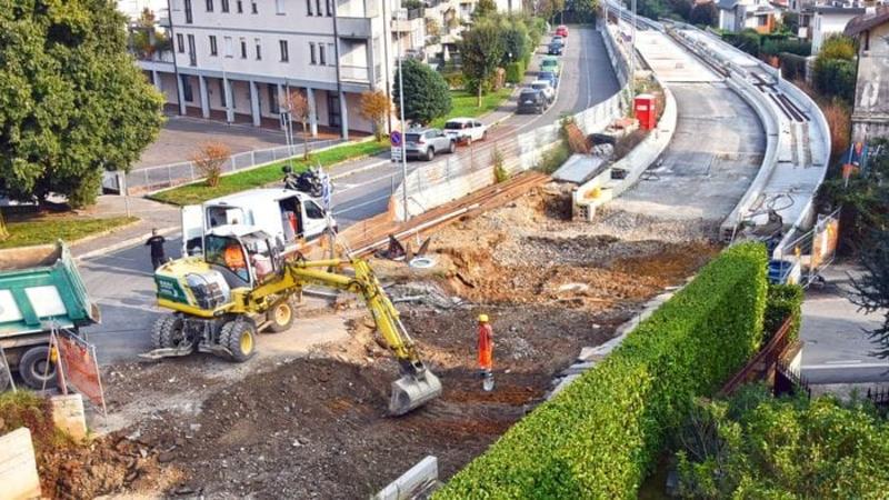T2, posa dei binari in via Crocefisso a Bergamo. Stop al traffico fino al 24 ottobre
