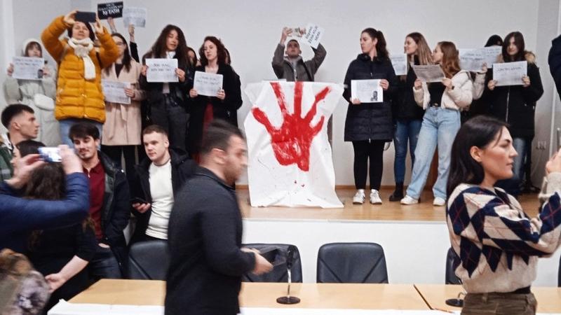 Nismo bili upoznati sa Vladinim predlogom o osnivanju Fakulteta srpskih studija i tražimo da on bude na drugoj adresi: Filozofski fakultet u Nišu