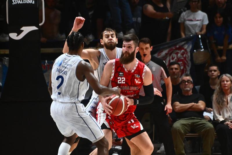 Vuelle, Miniotas celebra il blitz di Bologna : 