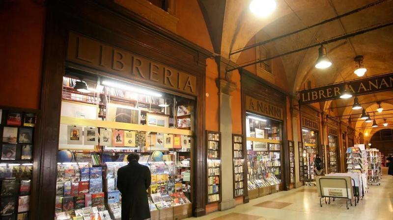 C’è una libreria a Bologna che compie 200 anni