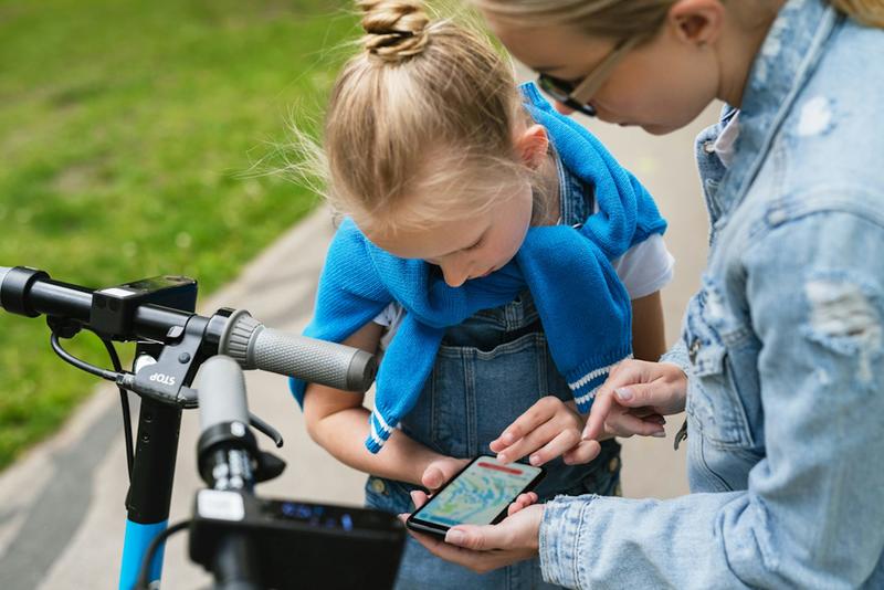 Comment le sens de l’orientation vient aux enfants – et ce qu’y changent les GPS