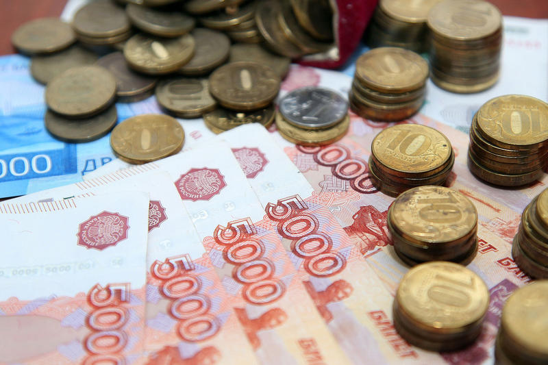 Минэк ожидает, что россияне начнут забирать деньги из банков