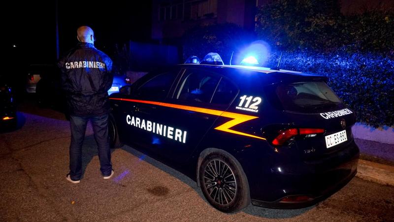 Novara, accoltella il padre nel sonno. Lui riesce a fuggire ferito. Il 24enne arrestato dai carabinieri
