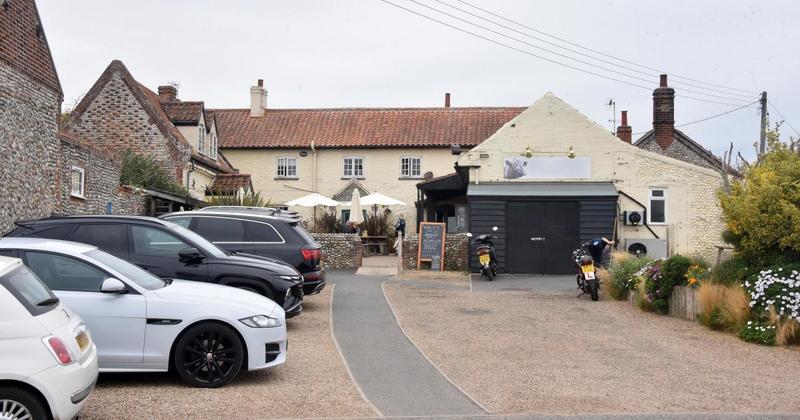 Coastal pub plans to create outdoor bar area