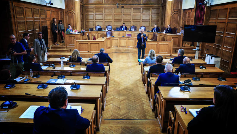 Μην πυροβολείτε τη Δημοκρατία Μην πυροβολείτε τη Δημοκρατία