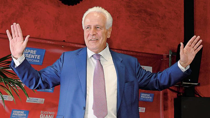 Eugenio si volta e vede Renzi