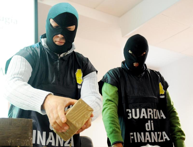 Pedro, Putin e Andreotti: le chat criptate dei narcos e l’asse ’ndrine-camorra per portare cocaina in Nord Italia