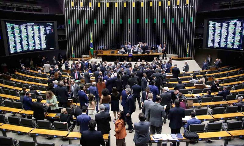 Supremo julga militares, enquanto PL da Dosimetria encalha na Câmara