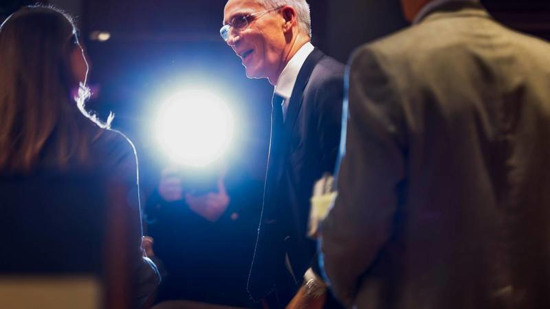 Ansvarlighetsauraen til Stoltenberg skinner Ansvarlighetsauraen til Stoltenberg skinner