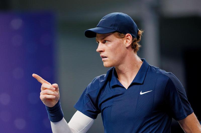 Six Kings Slam, oggi l'esordio di Sinner contro Tsitsipas. Via al torneo esibizione con montepremi faraonico