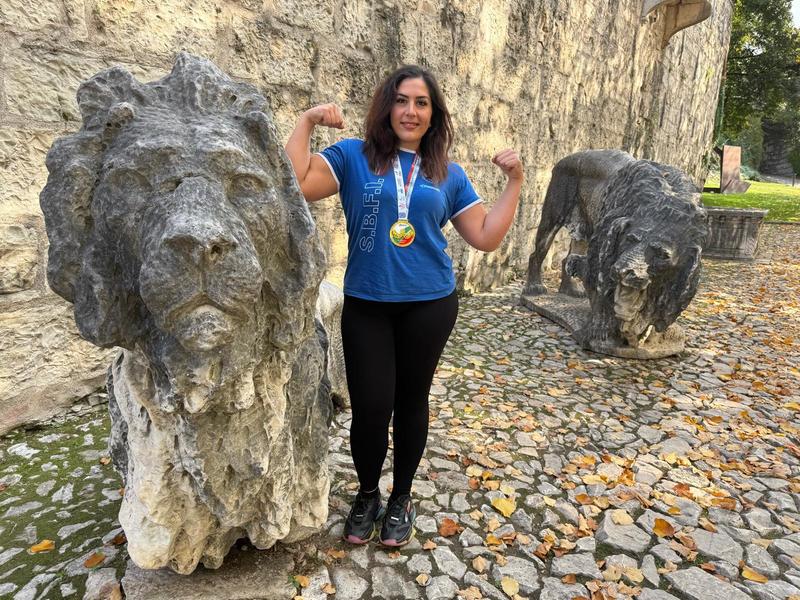 Giulia Pari sul tetto del mondo nel braccio di ferro: “Non è una sfida tra amici al bar, è uno sport che richiede impegno e concentrazione”