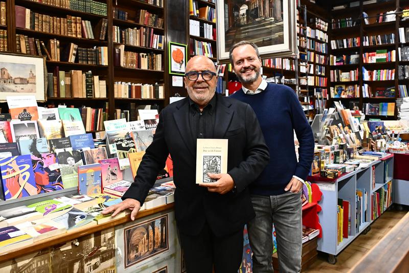 Libreria Nanni, festa per i 2 secoli tra volumi usati e bancarelle: “La cosa più bella è dare consigli ai lettori”