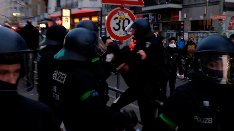 Polizeigewalt gegen parlamentarische Beobachter:innen der Linkspartei