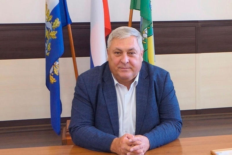 Камень увольнения: жители вступились за снятого с работы главу района