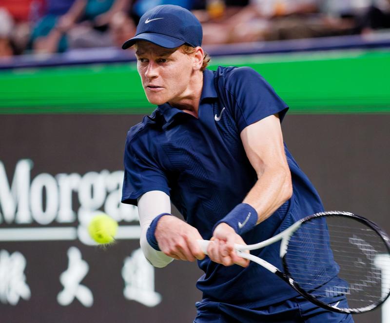 Sinner trova subito il suo ritmo Battuto Tsitsipas, ora Djokovic