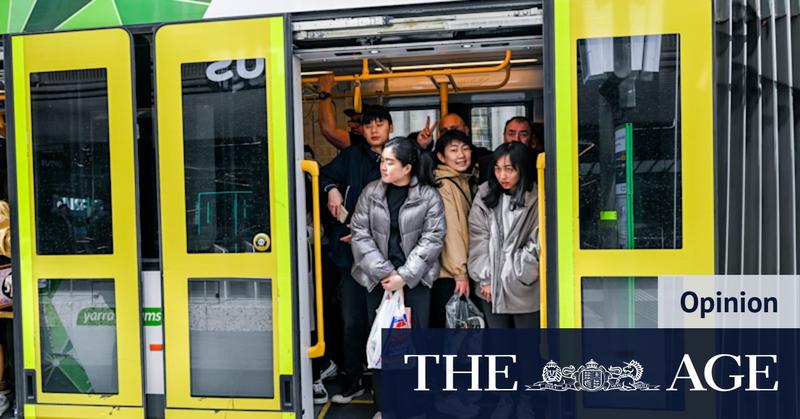 Loud calls, bags on seats: People don’t know how to behave on public transport anymore