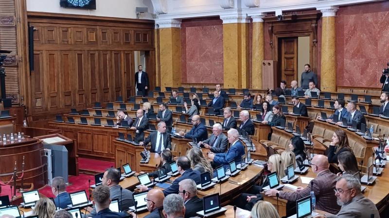 Poslanici Skupštine Srbije više o slučaju pretučene studentkinje i TV Nova nego o amandmanima