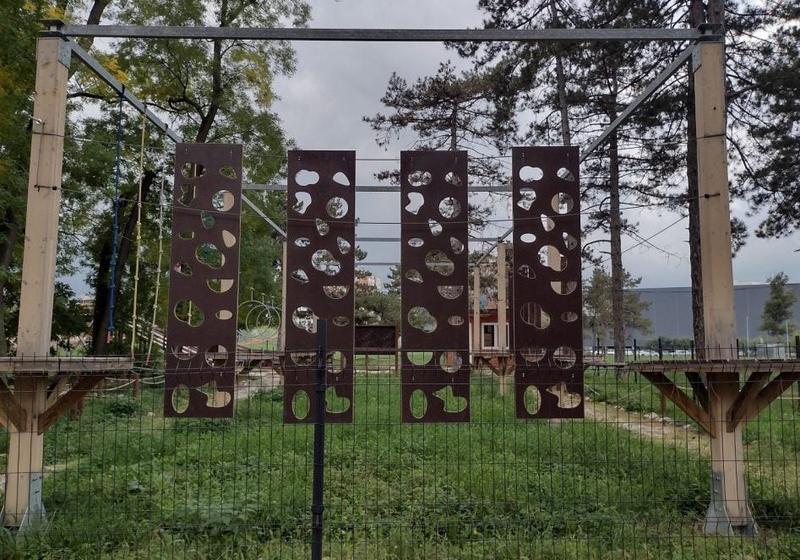 Reporter Danasa u „Avantura parku“: Radio samo jedan dan, a sada izgleda kao da je pretekao rat u Ukrajini i Gazi zajedno (FOTO)