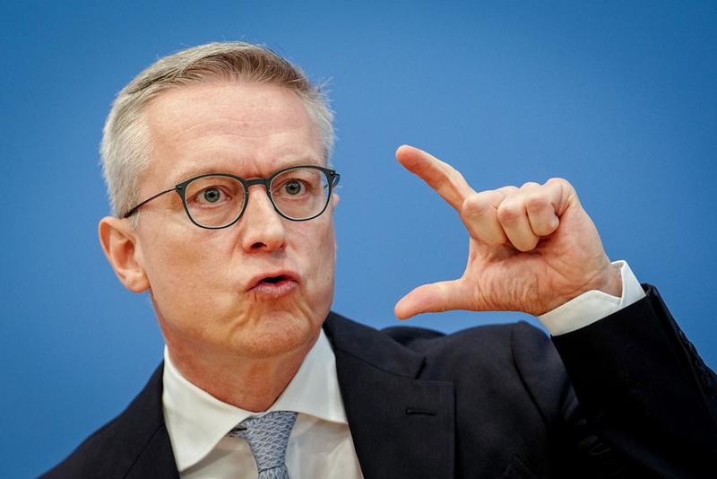 Beliebt trotz Steuerverschwendung: Wildberger und das teure Digital-Dilemma