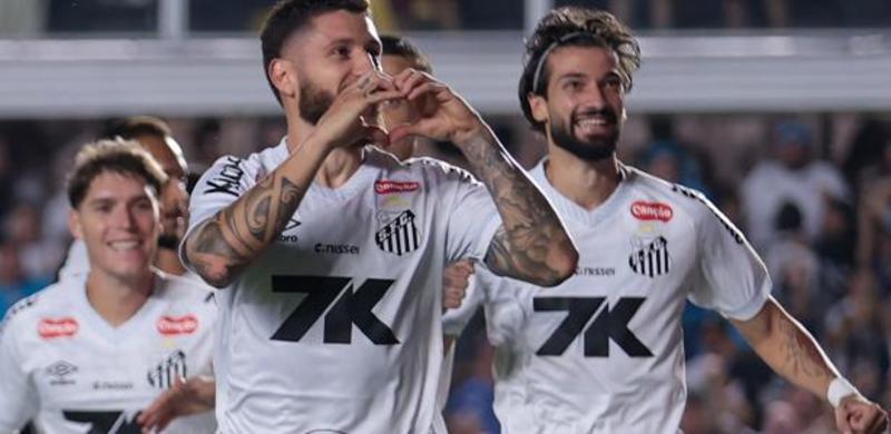 Santos reencontra seu melhor futebol e deixa o Timão em apuros