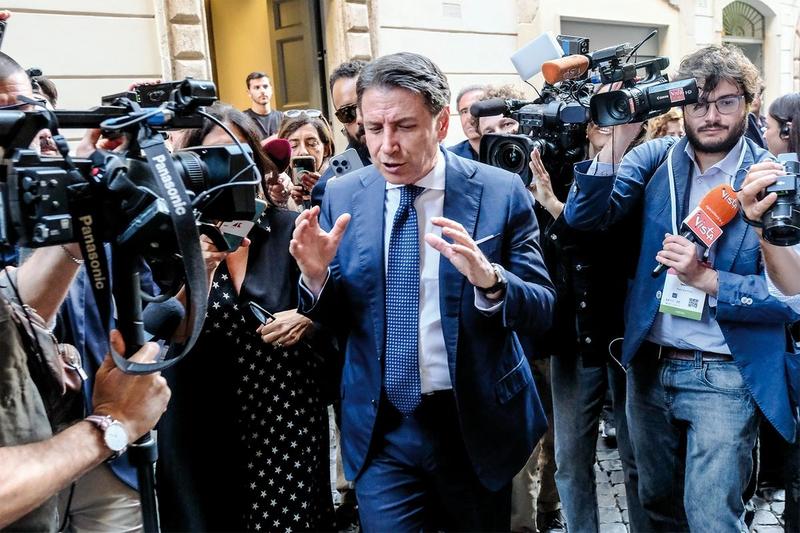 Pd-M5S, mozioni diverse sulla Libia: aumentano i malumori sull’alleanza