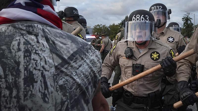 Nick Fuentes’ rechter Orgasmus: Influencer feiert Brutalität gegen Linke und Migranten