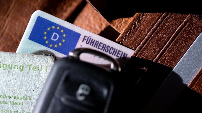 Zeit für Preissenkung: Hohe Kosten für den Führerschein belasten junge Menschen