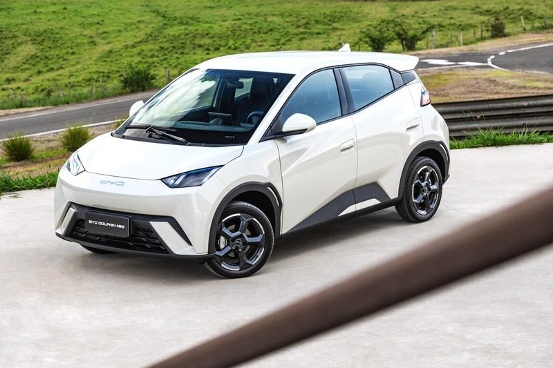 BYD investe em vendas diretas e reduz preços de Dolphin Mini, King e Song Pro; veja valores