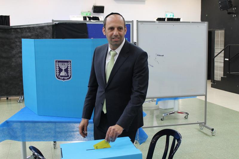 Haredi mob breaks into Beit Shemesh mayor’s home in second attack this year