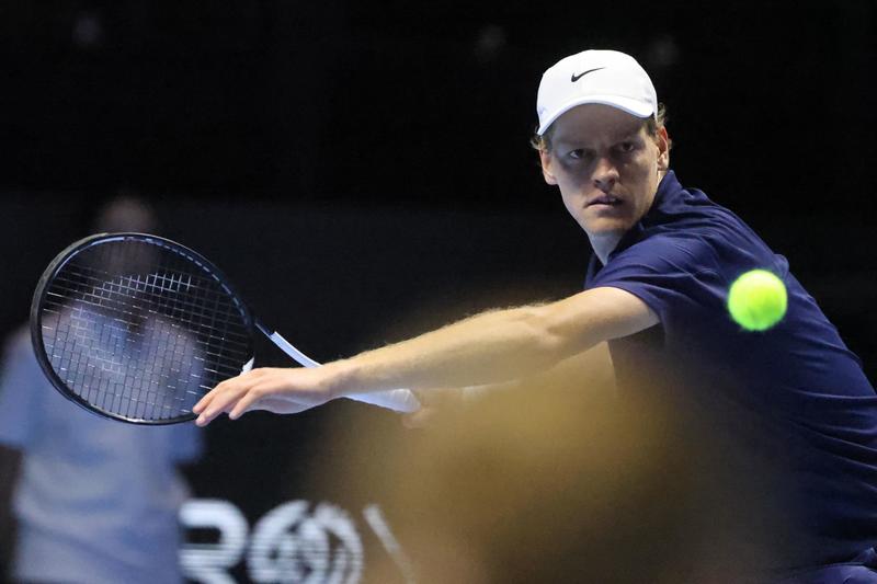 Sinner domina Djokovic in due set al Six Kings Slam: ora la finale con Alcaraz