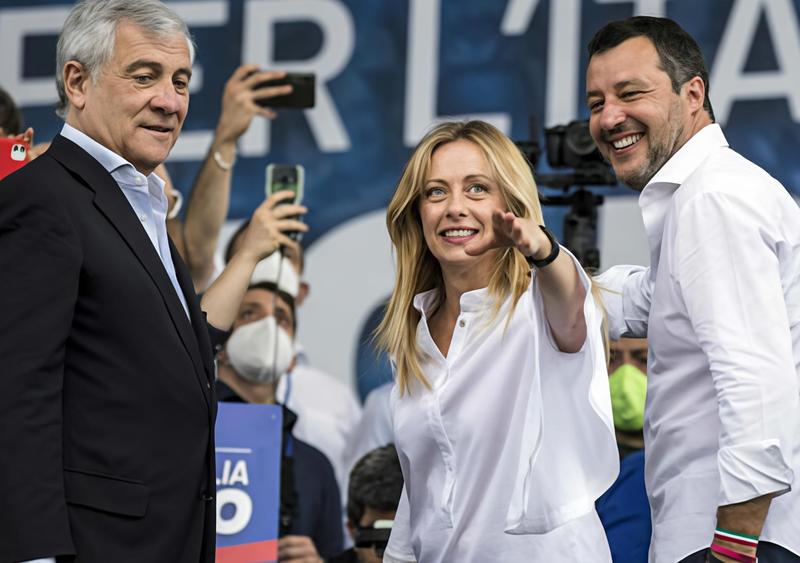 Manovra, accordo in extremis dopo la battaglia Lega-FI sulle banche. Tajani esulta: “Niente tassa (sovietica) sugli extraprofitti”