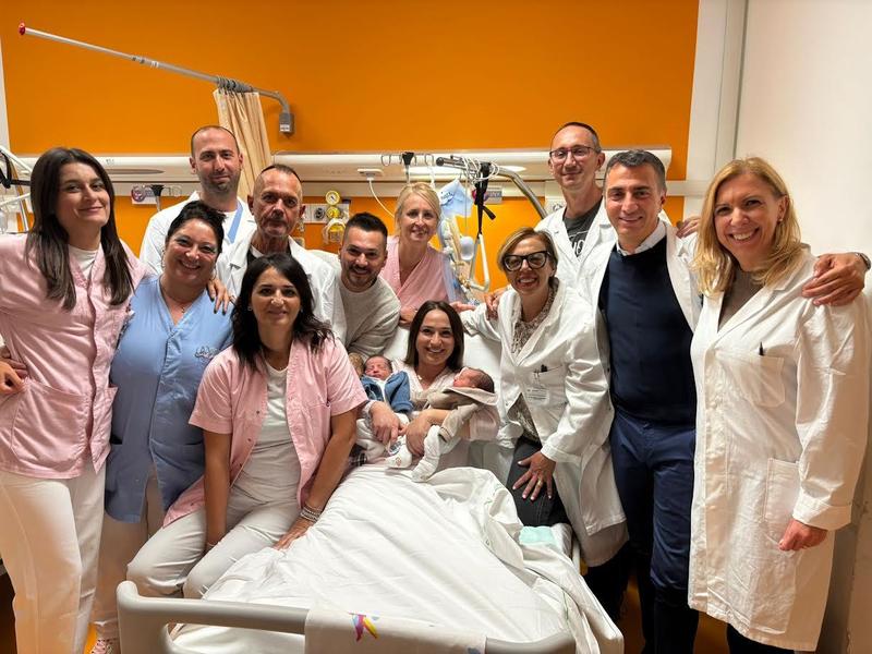 Senza cesareo, ma al ritmo del Liga: ecco i gemellini ‘tra parto e realtà’