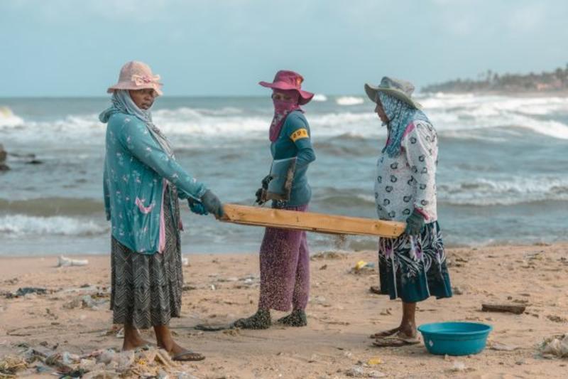 4 Years After Sri Lanka’s Worst Environmental Disaster, South Asia’s Coasts Reel from a New Spill 4 Years After Sri Lanka’s Worst Environmental Disaster, South Asia’s Coasts Reel from a New Spill