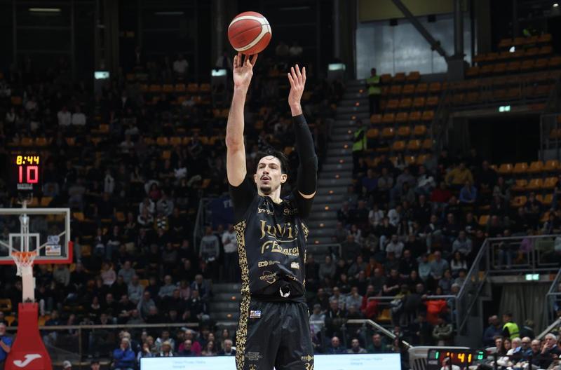 Fortitudo, l’affare Morgillo è in stallo. Anumba torna al servizio di coach Caja