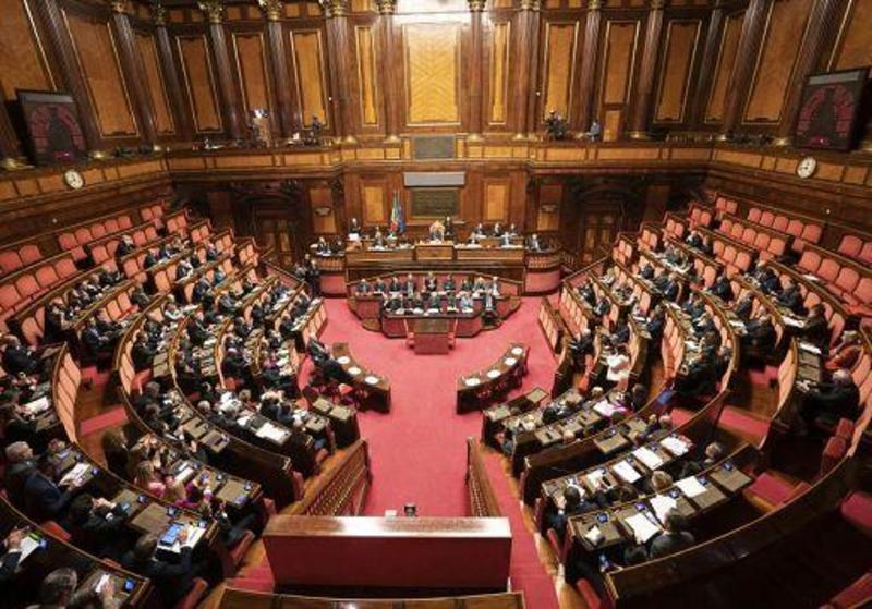 Sondaggio Emg, centrodestra avanti ma 4 italiani su 10 non voterebbero: la fotografia della disillusione politica