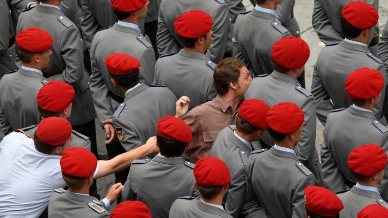 Ob mit oder ohne Losverfahren: Eine Wehrpflicht ist in sich autoritär Ob mit oder ohne Losverfahren: Eine Wehrpflicht ist in sich autoritär